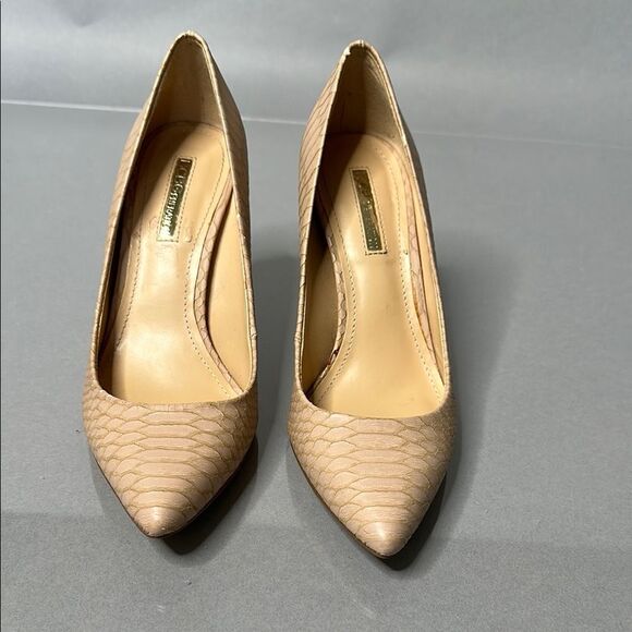 🤎 BCBGeneration Nude Faux Snakeskin Pointed Toe Heels – Size 5.5
(1523) - Picture 3 of 12